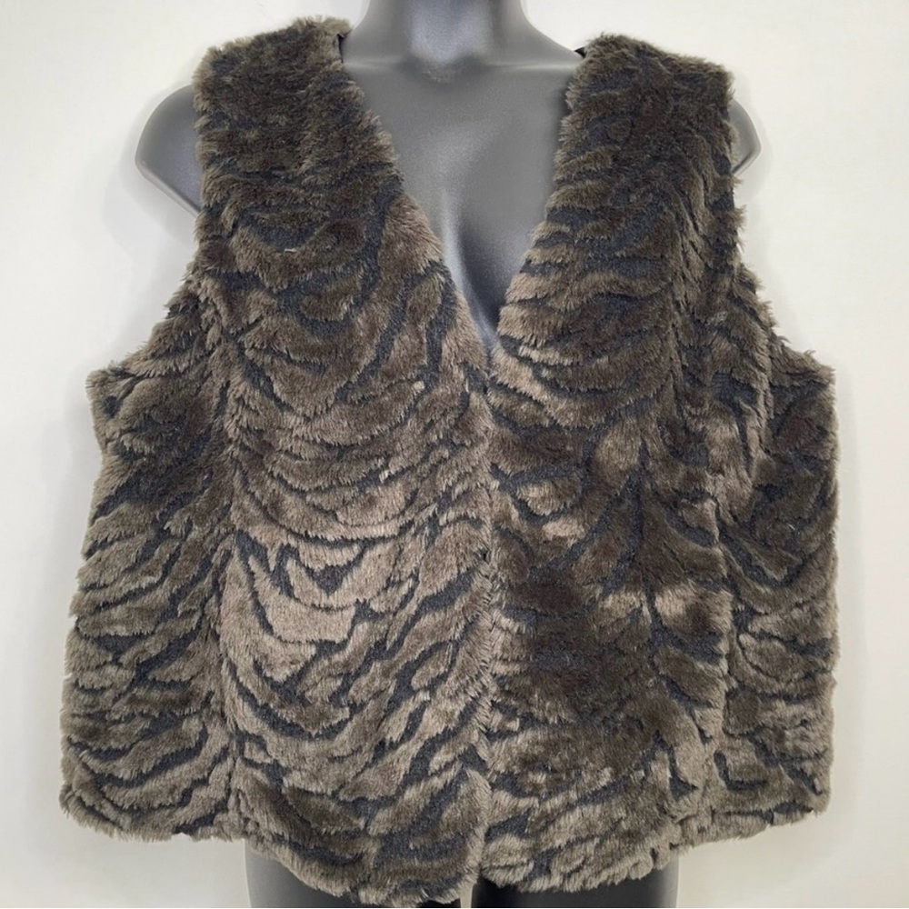 Dana Buchman Faux Fur Vest Size 1X